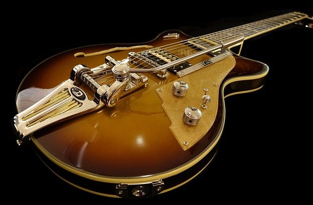 how do you play a guitar for beginners