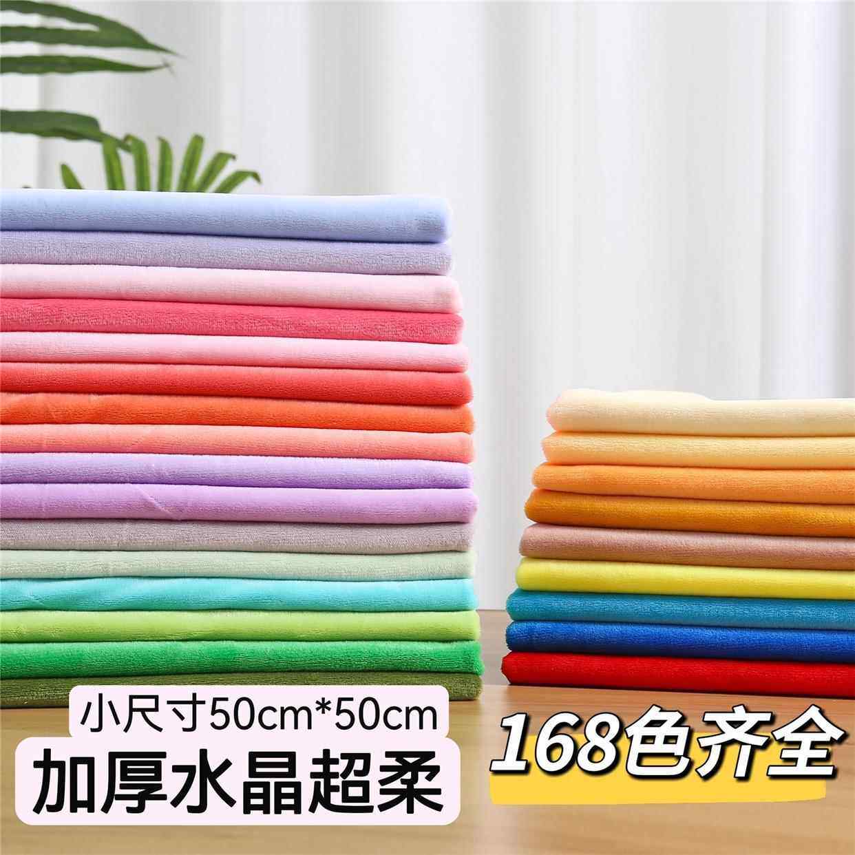 1.5mmのクリスタルスーパーソフトプラッシュ生地、43色展開、50x50cmのショートプラッシュドールパッチワーク縫製。