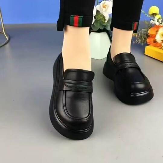2026 Autumn new style slip-on thick-soled loafers for women, soft-soled soft-soled small leather shoes for women, beanie singles