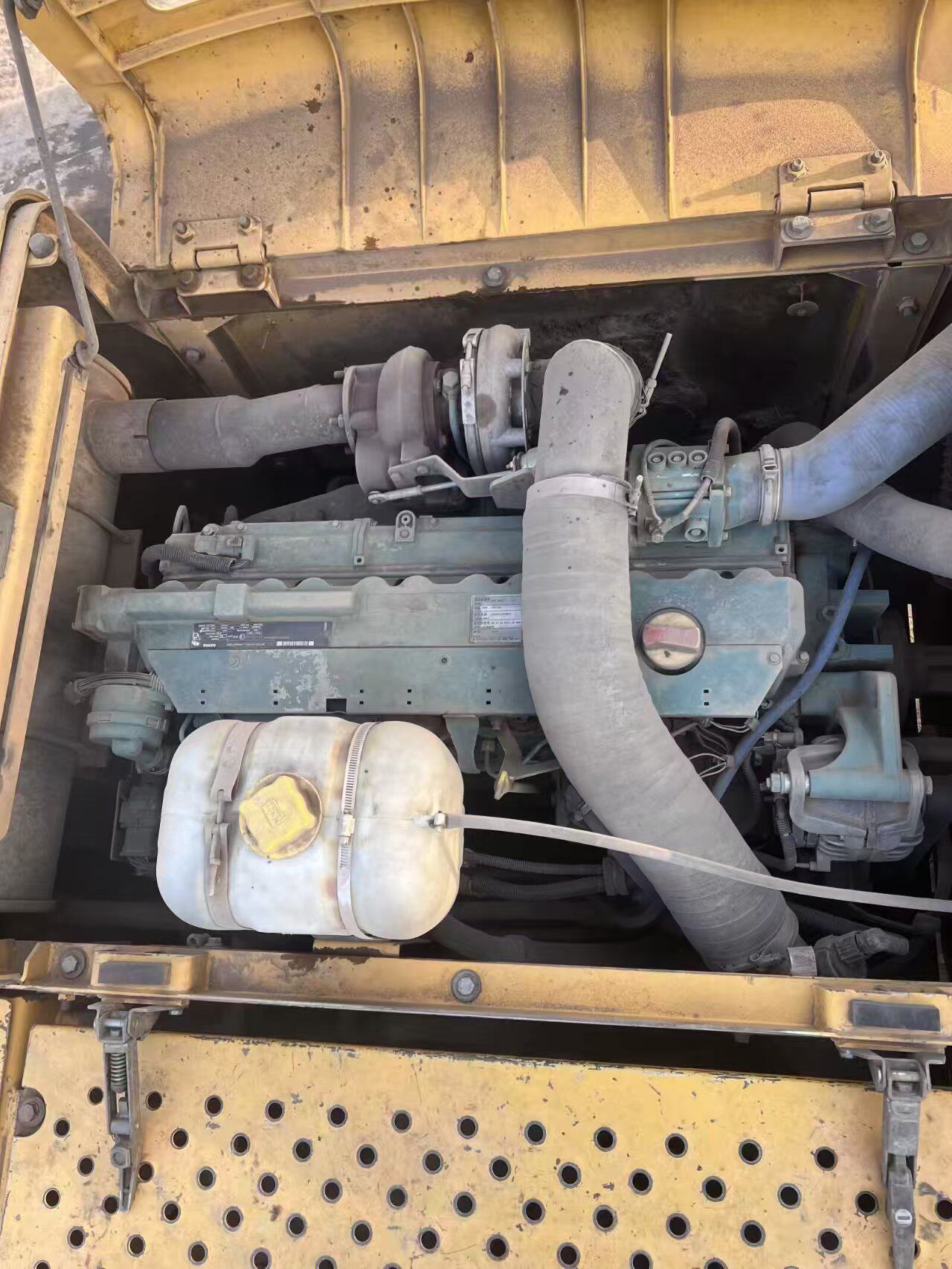 3月30日北京闲置工程机械沃尔沃240挖掘机一辆网络拍卖公告