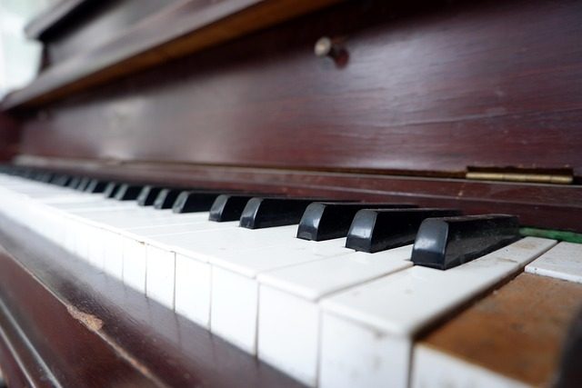 how do you play happy birthday on a piano