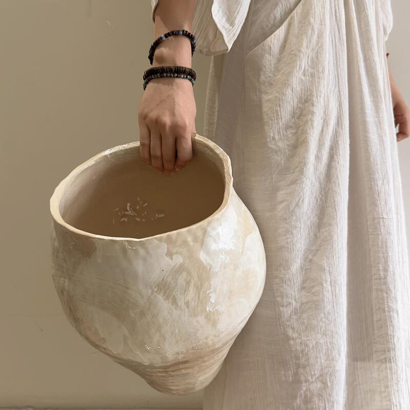 Cream-Colored Retro White Large-Diameter Ceramic Vase Decoration for Living Room Flower Arrangement, High-End Desktop Decorative Flower Vessel