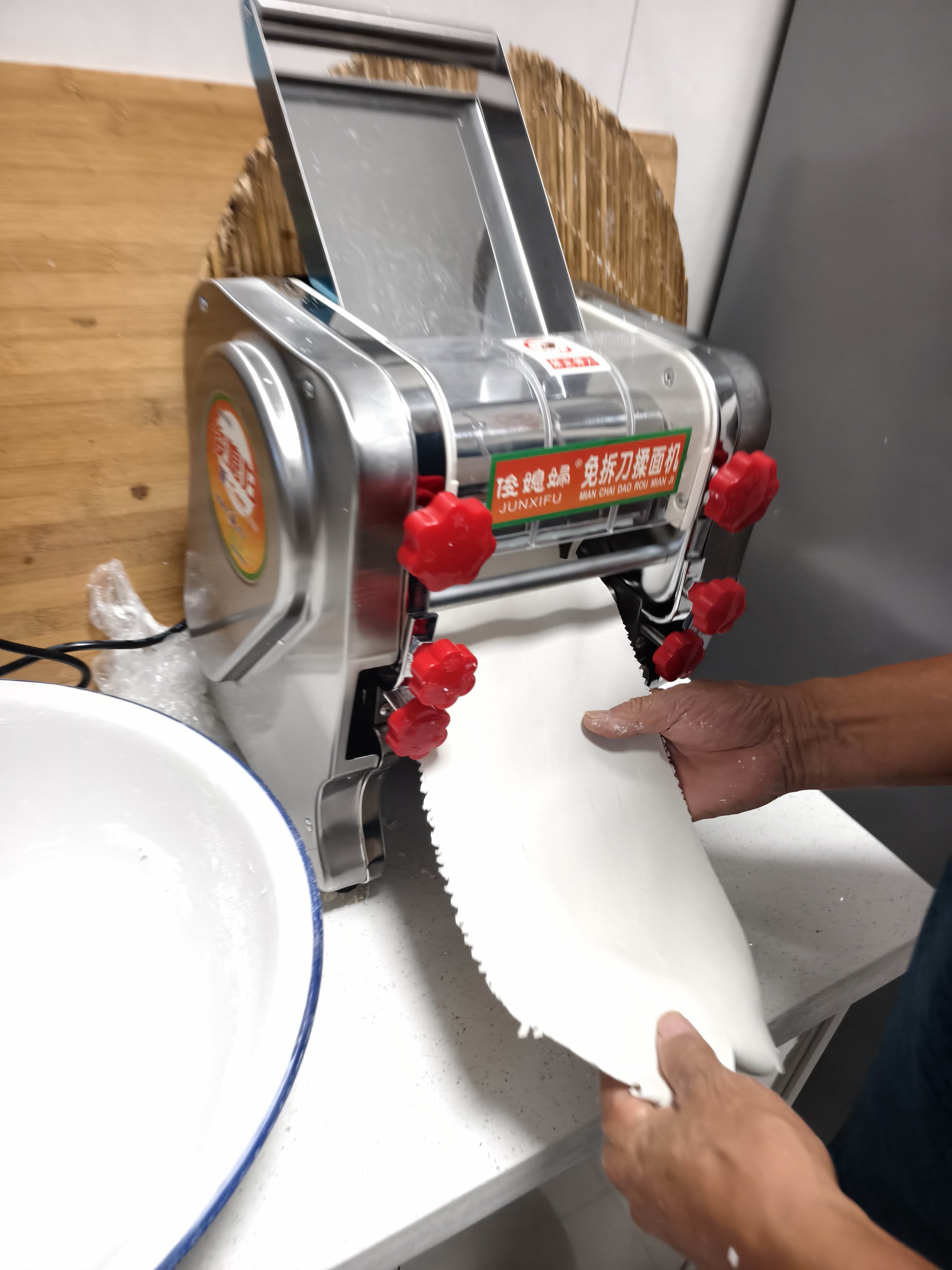 俊媳妇免拆刀电动压面机面条机商用家用小型全自动不锈钢擀面机评价- 淘宝网