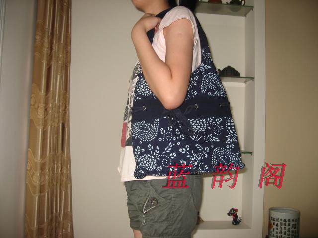 Woman bag blue print cloth V word butterfly bow decoration ladder bag single shoulder handle handle dual use (color random)