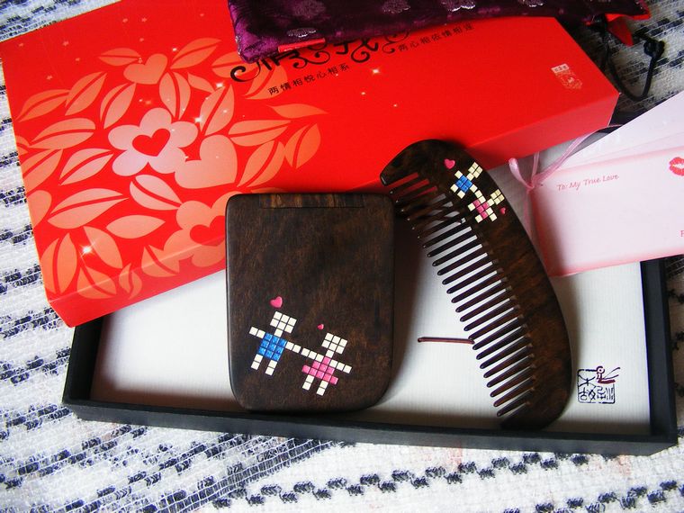 Tan Carpenter Comb Mirror Gift Box Sets Romantic romance Lacquer Art Wood Comb Send Girlfriend Birthday Presents