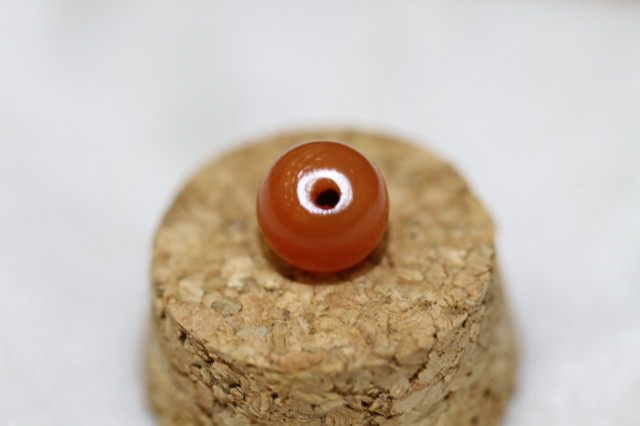 Clear early old red Manau round bead pair holes with 0 0 95cm 95cm diameter