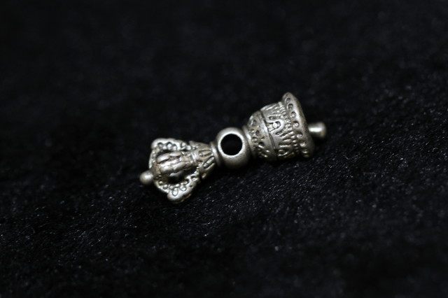 925 silver made of old Tibetan Buddhist pearl accessories carved with diamond bell length 2 15cm