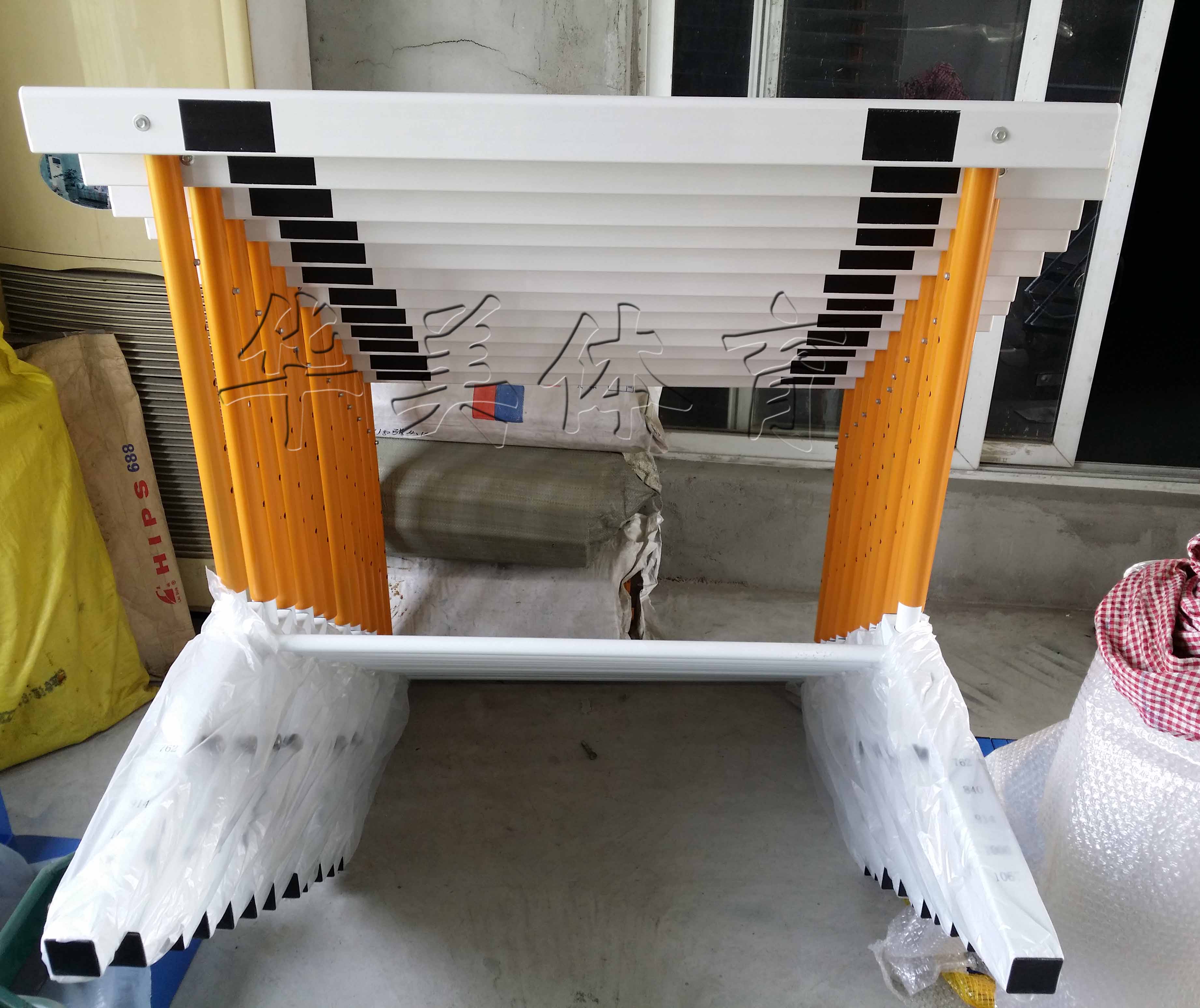 International competition hurdler Children's hurdler package freight