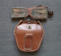 T1273 50s Wind mirror with a cow leather case