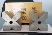 V-shaped frame cast iron v-shaped frame v-shaped block v-shaped iron 100*100*65 scribed V-shaped iron spot supply