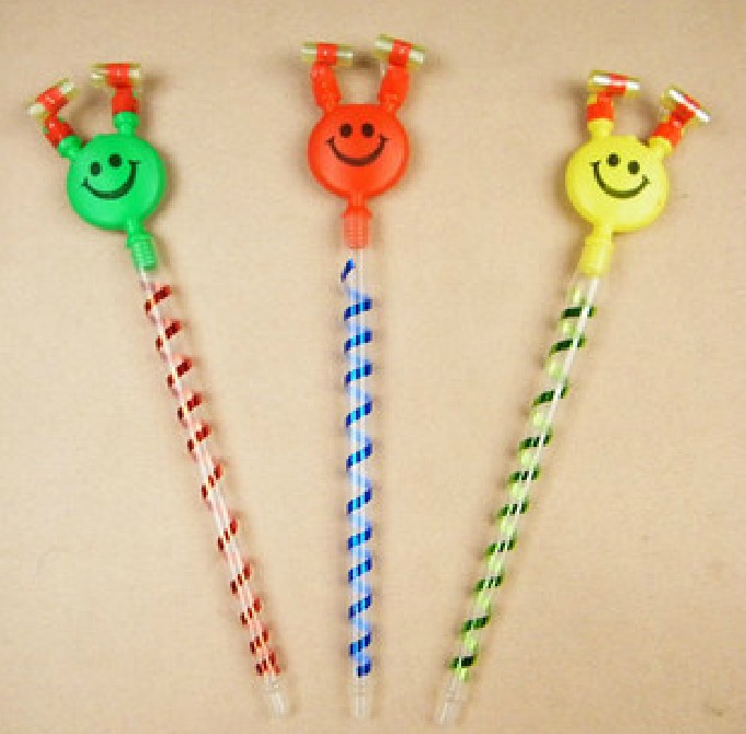 Traditional nostalgia children's toys wholesale smile face blowing dragon kindergarten toys night market shows hot wholesale