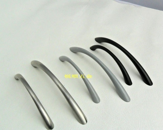 211 curved handle, crescent-shaped handle, matt black, brushed silver, dark gray, cabinet handle, drawer handle