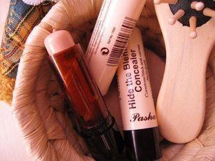 TheBlemash concealer ກວມເອົາຕາຊ້ໍາ, ຮອຍສິວ, ຮອຍແປ້ວ, freckles, ເສັ້ນປາກ, ເສັ້ນລະອຽດ, ເສັ້ນຕາແລະ wrinkles.