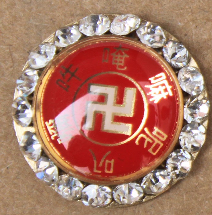 The Flying Tempest manufacturer direct the protection of the pendant over the Buddha pendant, well, the horn is inlaid with a brooch