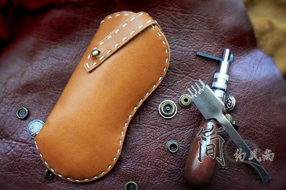 Handmade Genuine Leather Glasses Case, Glasses Cover, Glasses Bag, Specially Designed for Lei Peng. Please Inform Us if You Have Extra Thick Glasses Handmade Genuine Leather Glasses Case, Glasses Cover, Glasses Bag, Specially Designed for Lei Peng. Please Inform Us if You Have Extra Thick Glasses