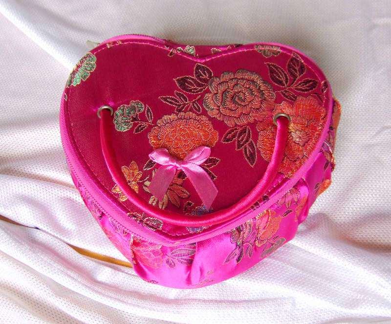 First Decorated Box Jewelry Shelf Inlaid Flower's first decorated box Heart type primary and secondary woven brocade makeup case-Taobao
