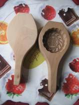 Exquisite polished wood carving round type childrens kindergarten pasta steamed bread mold cake mold