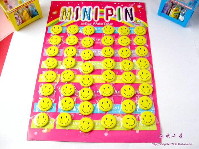 Smile Service Chest Badge Smiley face badge Smiley Smiley Face Chest Badge Attendant Smile Chest 3cm