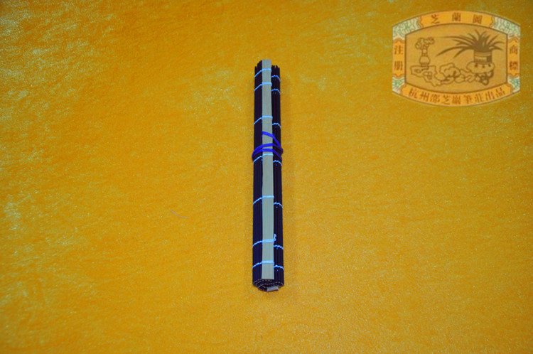 Chinese old character Hangzhou Shaozhi rock Zhuang Wenfang Four-treasure bamboo curtain pen hanging pen holder round silk black pen roll