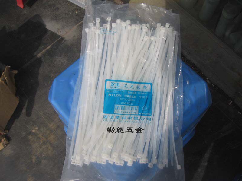 Solid nylon nylon tie 3 * 150 5 * 300 4 * 200 beamline with self-locked nylon strapping with plastic ties