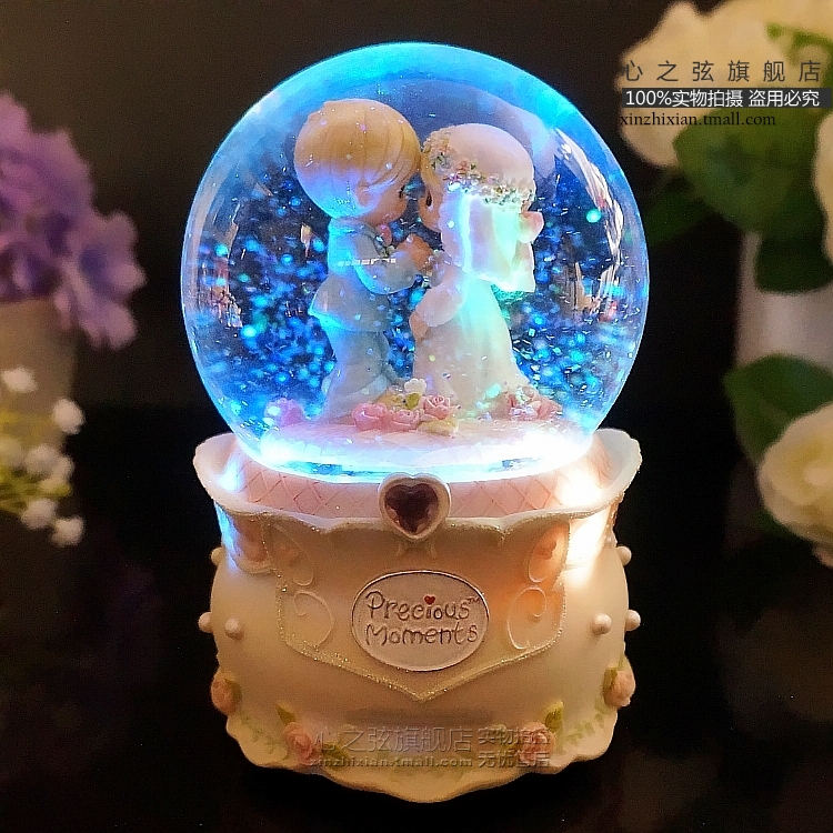 Romantic couple crystal ball spinning snowflake music box music box music box girlfriend to send girl birthday wedding gift