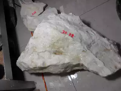 No 6850 Jade raw material Bare stone Natural jade Raw stone Qinghai material Kunlun Jade Mountain material White jade 20 28 kg
