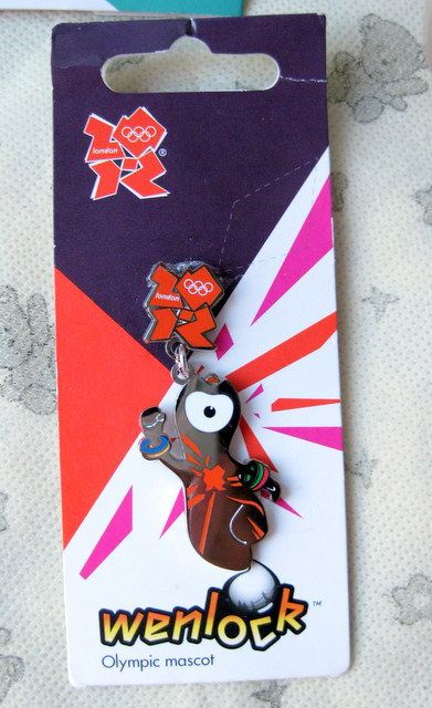 2012 London Olympic Games Badge Mascot commemorative badge with paper card