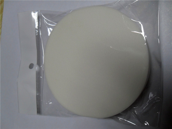 Sponge puff wet powder puff base makeup is convenient and not exciting, affordable makeup artists prefer