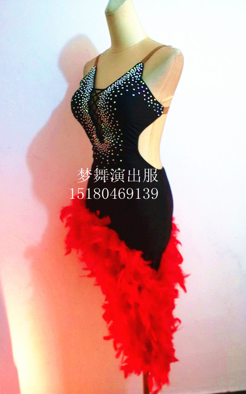 Young children to perform new competitions Performance conserved adults Latin dance practice Square Dance Turkey Feather 0024