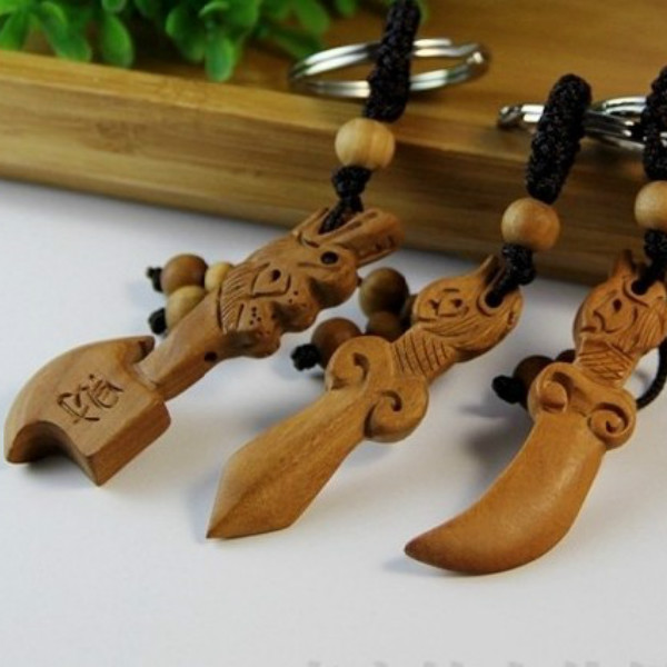 Key accessories peach wood axe car keychain to protect Ping An auto parts wooden birthday gift