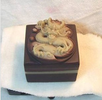 Purple robe jade with stone disc dragon seal material craftsmanship virtuoso