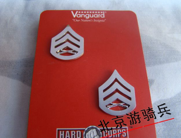 Metal badges US Marine led up to the florist gown with a regular coat of arms and a silver