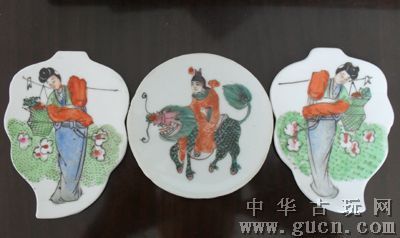 A set of 3 pieces by the Minqing porcelain piece