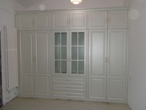 Customization and installation of integrated wardrobe cabinets