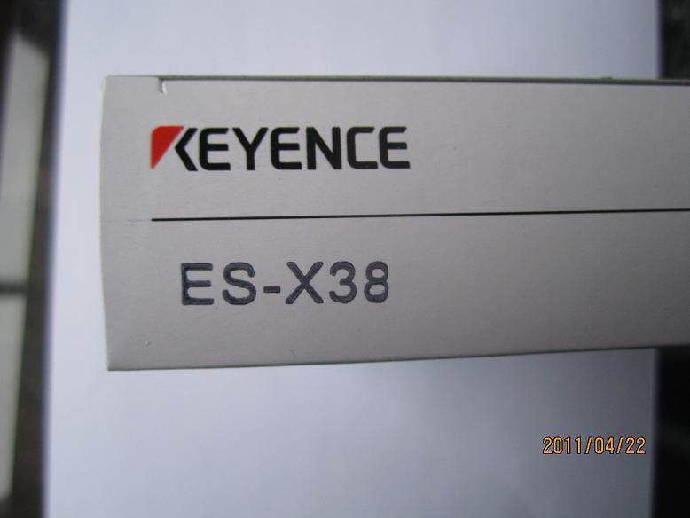 Spot sale of new original installed KEYENCE photosensor ES-X38 fake one penalty ten