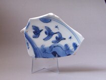 2246 specimen of a 2246-meter flying bird porcelain piece.