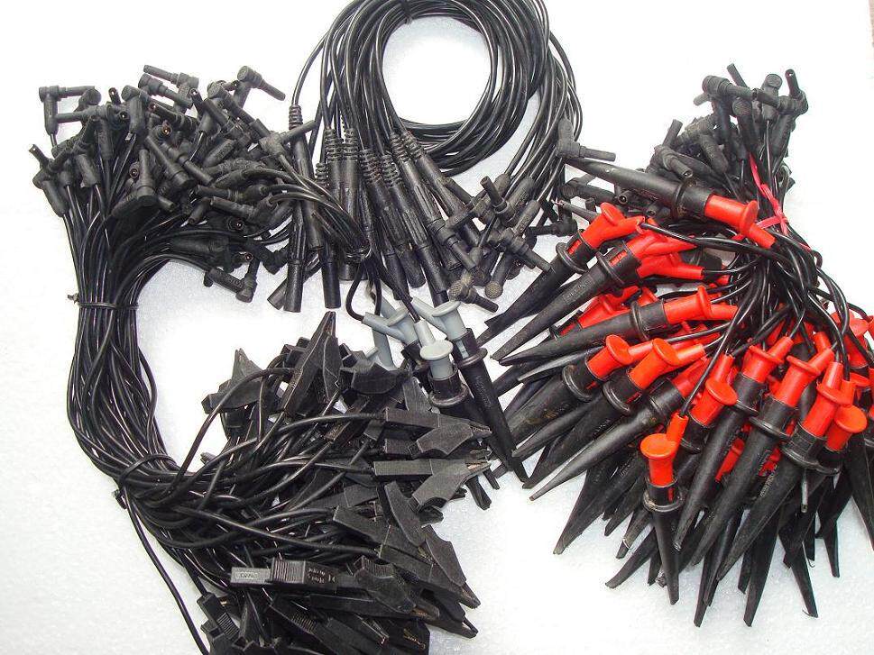 The Fluke monitor to pick up the grounding line-the test line