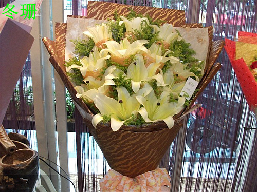 花店宿迁仪征安达黄色香水百合花束江都同城鲜花速递朋友同事领导