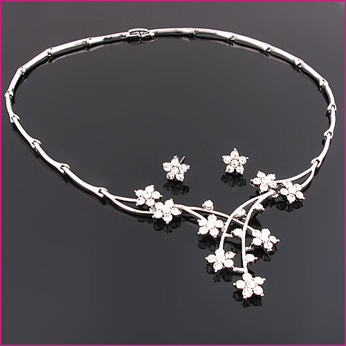 (New Light Ornament) Wedding Dress Necklace Gown Suit Bridal Accessories Silver Full Drill Small Plum Blossom