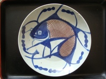 T1982 clear medium green flower glazed in red large fish dishes with good hair color