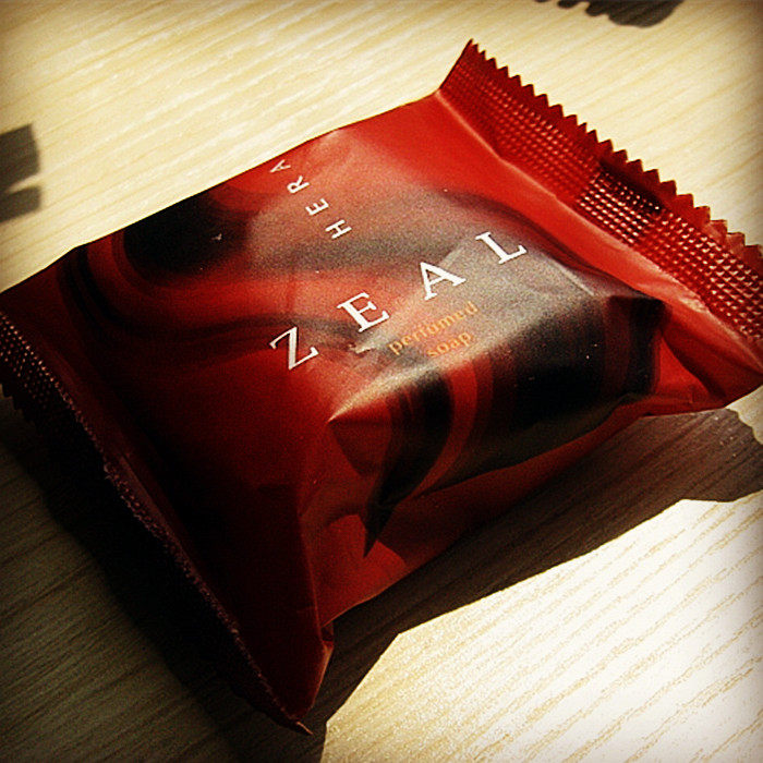 The owner uses Hera HERA plant tulip beauty soap perfume bath soap to become a fragrant princess