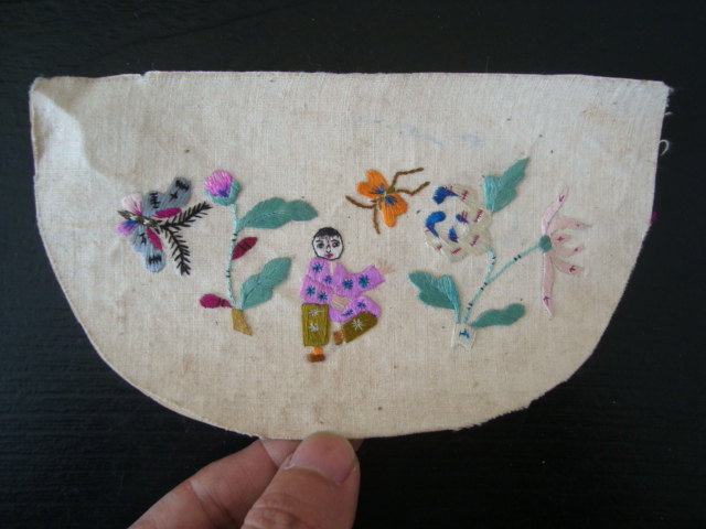 T792 Republic of China embroidery: girl's flower picture cotton cloth small pocket embroidered well