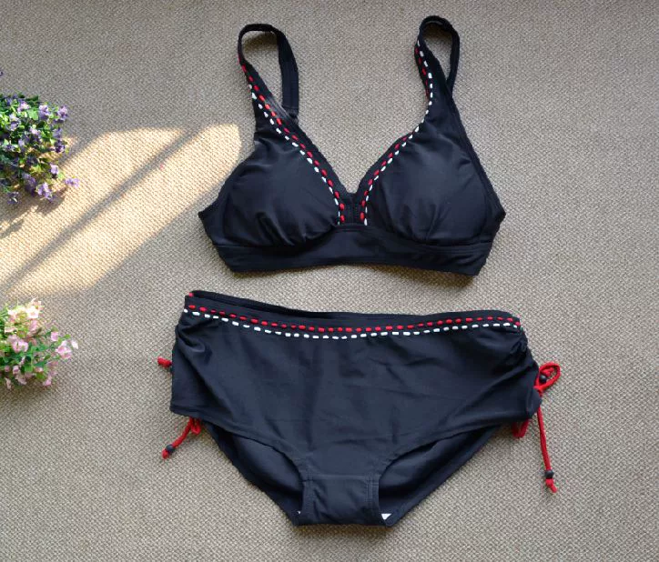 ME132 Bản gốc Châu Âu và Châu Mỹ Bộ ngực cô đặc màu xanh đậm tập hợp áo tắm bikini gợi cảm quần đùi bơi ngang hông - Bikinis