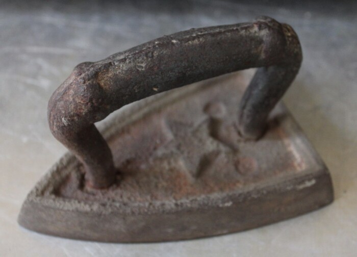 Old iron (film and television props rental 100 yuan days)