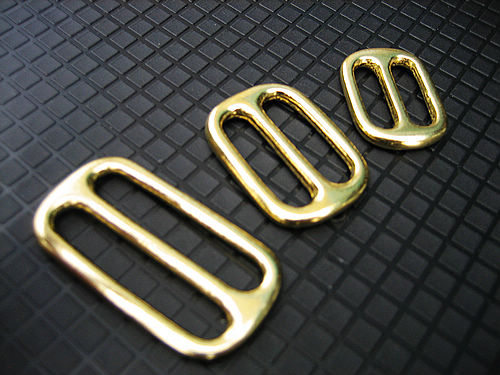 Shoulder strap adjustment of the brass day word button RZK01