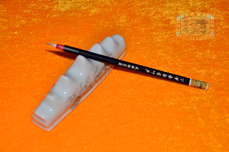 The time-honored Chinese brand Hangzhou Shaozhiyan Bizhuang Four Treasures brushes of the study and small regular script, the sound of spring nibbles