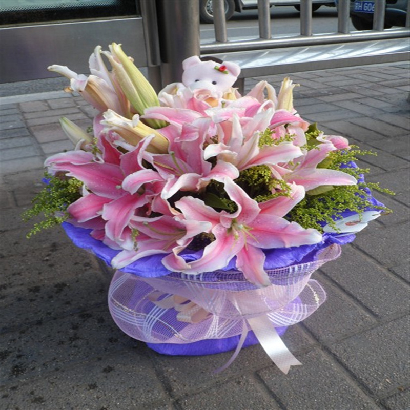 上海天津滕州香水百合花束北京同城鲜花速递朋友同事领导长辈礼物