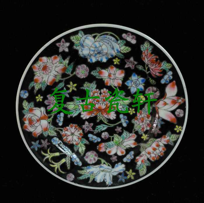 Jingdezhen Cultural Revolution porcelain factory goods porcelain powder color hand-painted black ground Wanhua 6 inch bone disc melon and fruit saucer