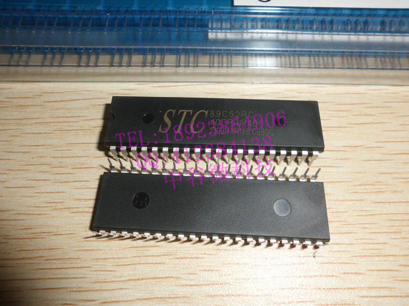 The original STC89C52RC-40I-PDIP40 STC89C52RC STC89C52 DIP-40 is plugged in