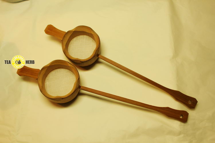 Tea ceremony craft gift swaying decoration: tea art special white bamboo filter tea machine tea leakage spoon pure handmade delicacy